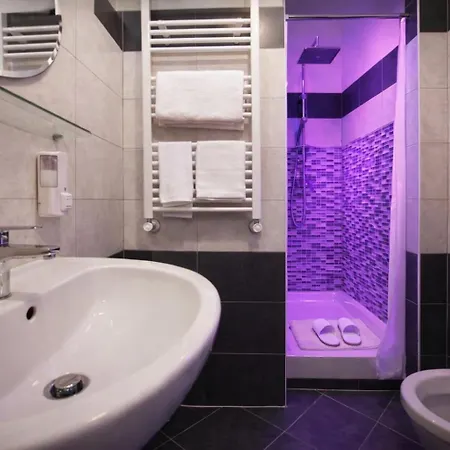 Bed Cinecittadue Bed & Breakfast 4*