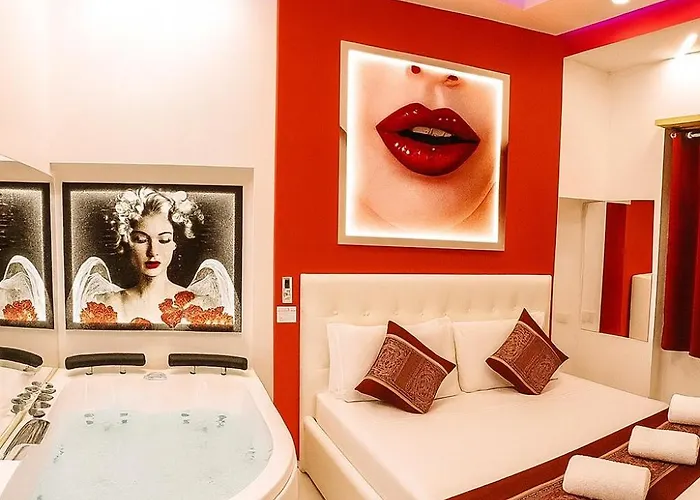 Bed Cinecittadue Bed & Breakfast 3*