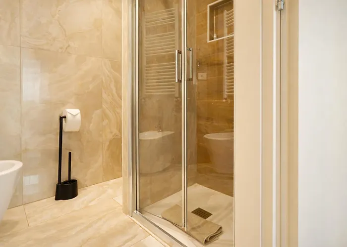 Bed Cinecittadue Bed & Breakfast 3*