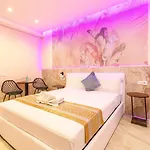 Bed Cinecittadue 住宿加早餐酒店 4*