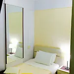 Bed Cinecittadue 住宿加早餐酒店