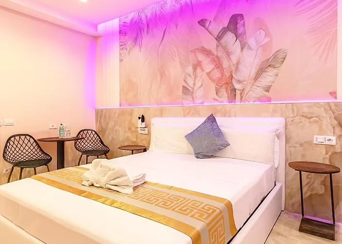 Bed Cinecittadue Bed & Breakfast 3*