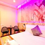 Bed Cinecittadue 4* روما