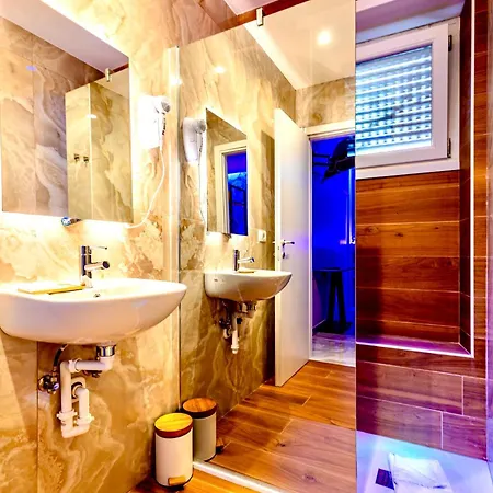 Oda ve Kahvaltı Bed Cinecittadue 3*